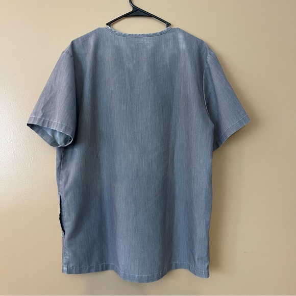 Figs Men's Gray V-Neck Scrub shirt - Picture 3 of 7